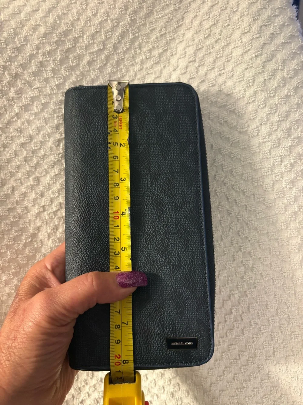 Wallet-The Michael Kors Men's Tech ZIP Around Blue Leather wallet